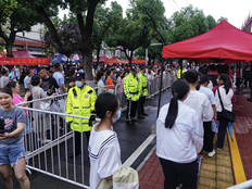 新鲜出炉！2025年全国高考作文题来了，你会怎么写？