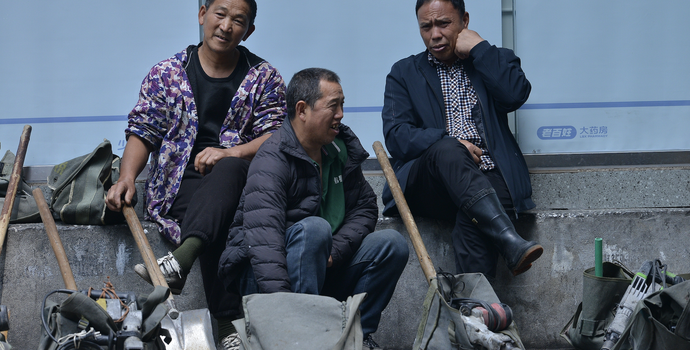 提高常住地“含金量”，发改委将全面推行常住地提供基本公共服务制度