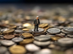 首批浮动费率基金“战报”：券结模式发力，东方红、交银、天弘三只产品领先